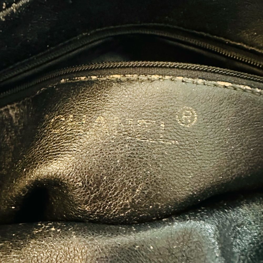 Chanel olive green leather crossbody bag with Tassel Accents - Picture 14 of 16